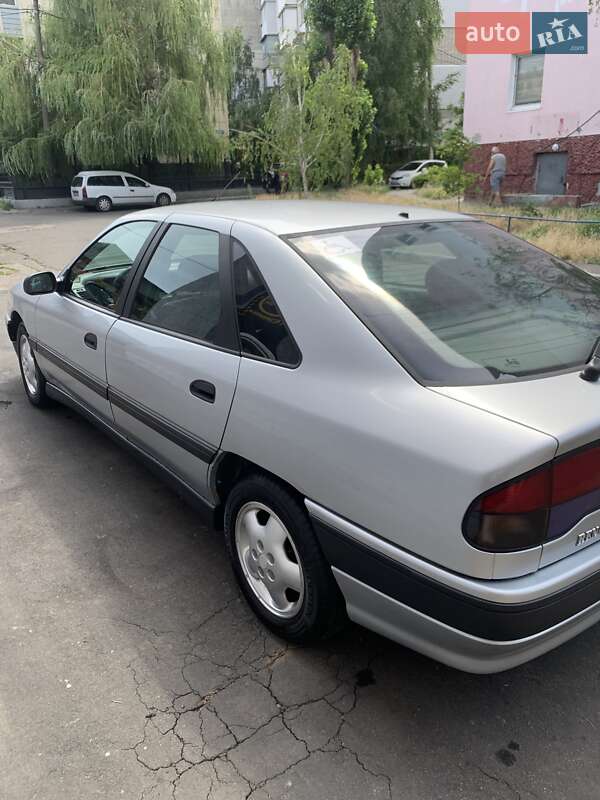 Ліфтбек Renault Safrane 1994 в Чорноморську