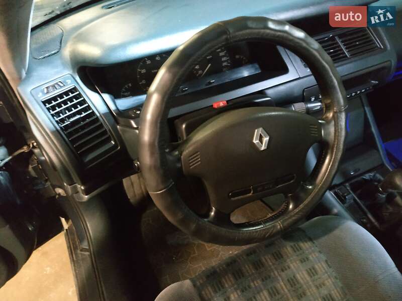 Renault Safrane 1992
