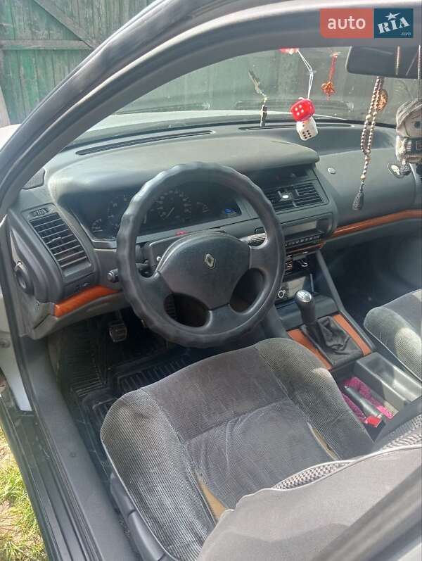 Ліфтбек Renault Safrane 1994 в Лебедині