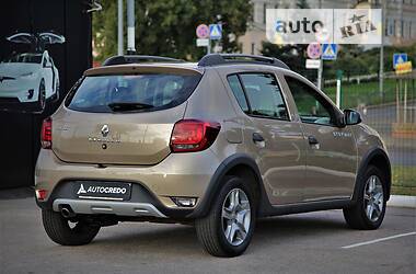 Хэтчбек Renault Sandero StepWay 2019 в 