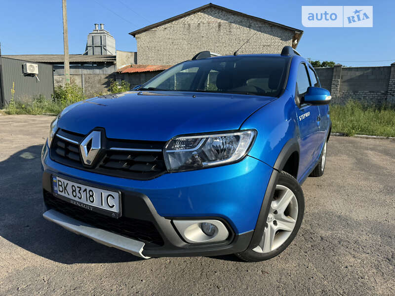 Хэтчбек Renault Sandero StepWay 2016 в Сарнах