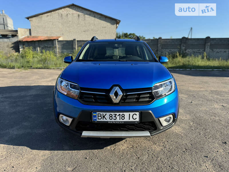 Хэтчбек Renault Sandero StepWay 2016 в Сарнах