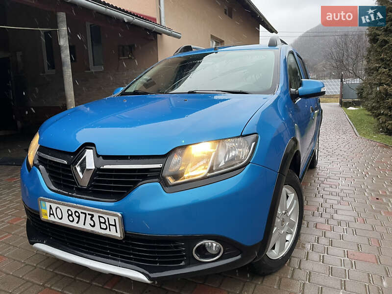 Внедорожник / Кроссовер Renault Sandero StepWay 2014 в Тячеве