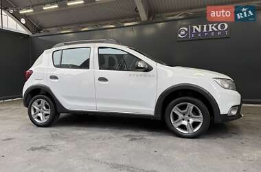 Хетчбек Renault Sandero StepWay 2019 в 