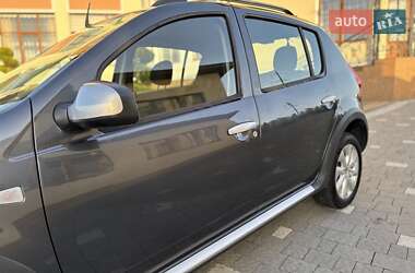 Внедорожник / Кроссовер Renault Sandero StepWay 2010 в 