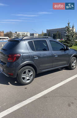 Хэтчбек Renault Sandero StepWay 2018 в 