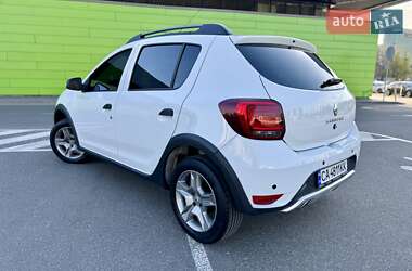 Хэтчбек Renault Sandero StepWay 2021 в 