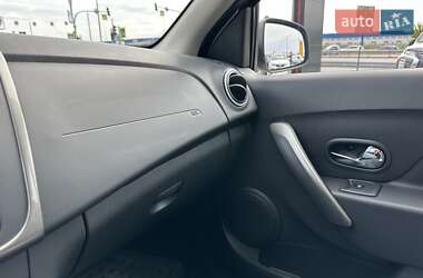 Внедорожник / Кроссовер Renault Sandero StepWay 2015 в 