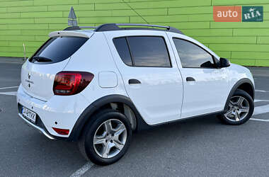 Хетчбек Renault Sandero StepWay 2021 в 