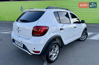 Хетчбек Renault Sandero StepWay 2021 в 