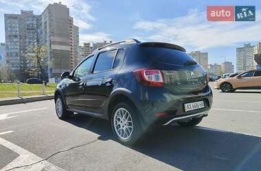 Позашляховик / Кросовер Renault Sandero StepWay 2013 в 