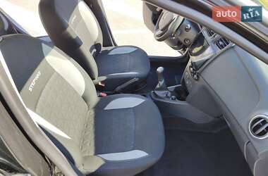 Позашляховик / Кросовер Renault Sandero StepWay 2013 в 