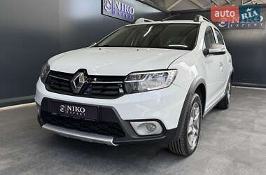 Хэтчбек Renault Sandero StepWay 2019 в 