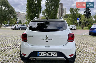 Хэтчбек Renault Sandero StepWay 2019 в 