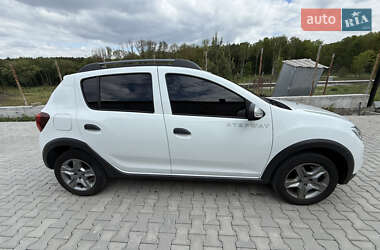 Хетчбек Renault Sandero StepWay 2019 в 