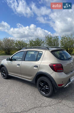 Хэтчбек Renault Sandero StepWay 2019 в 