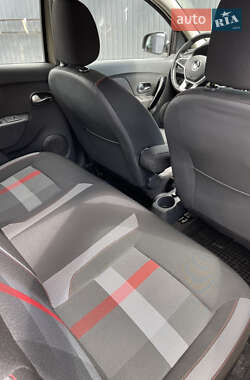 Хэтчбек Renault Sandero StepWay 2019 в 