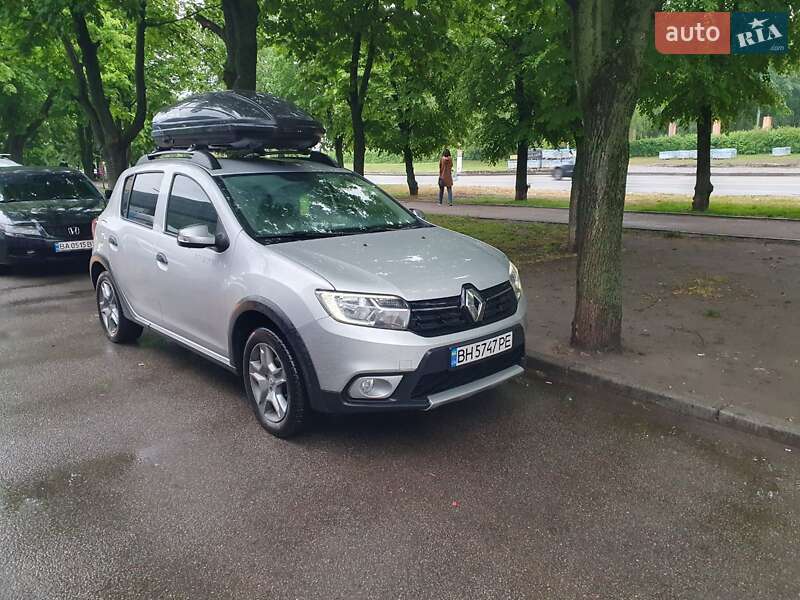 Хэтчбек Renault Sandero StepWay 2018 в 