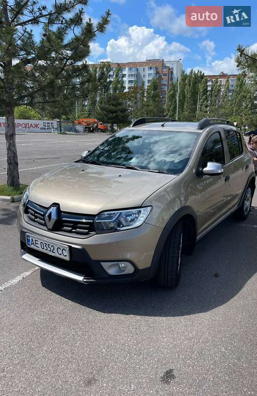 Хэтчбек Renault Sandero StepWay 2019 в 