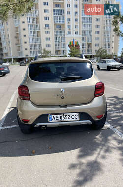 Хэтчбек Renault Sandero StepWay 2019 в 
