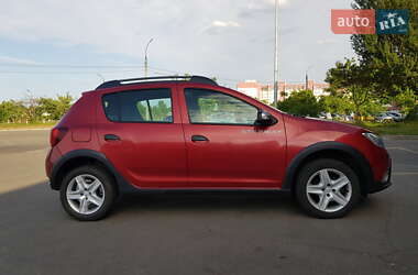 Хэтчбек Renault Sandero StepWay 2017 в 