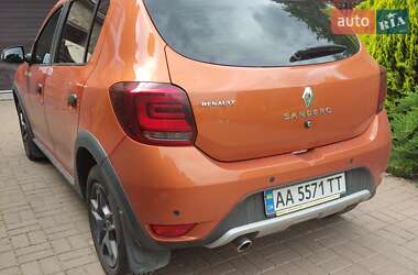 Хэтчбек Renault Sandero StepWay 2017 в 