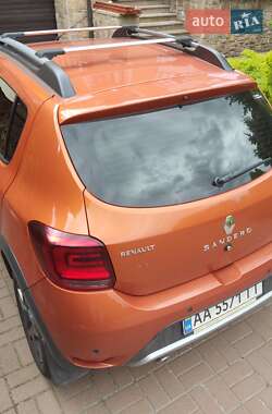 Хэтчбек Renault Sandero StepWay 2017 в 