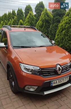 Хэтчбек Renault Sandero StepWay 2017 в 