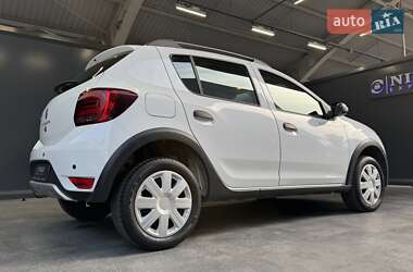 Хэтчбек Renault Sandero StepWay 2019 в 
