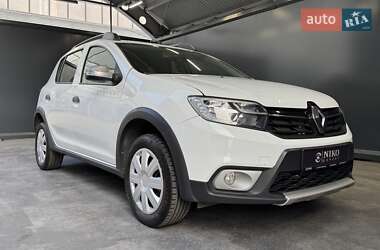 Хэтчбек Renault Sandero StepWay 2019 в 