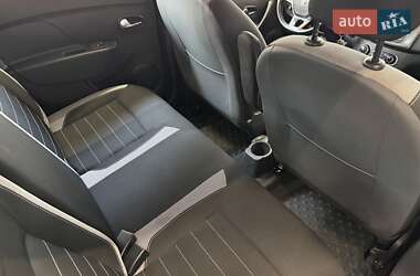 Хэтчбек Renault Sandero StepWay 2019 в 