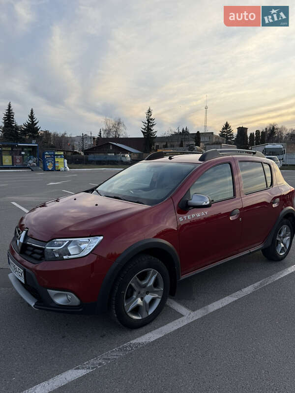 Хэтчбек Renault Sandero StepWay 2020 в 