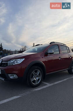 Хэтчбек Renault Sandero StepWay 2020 в 