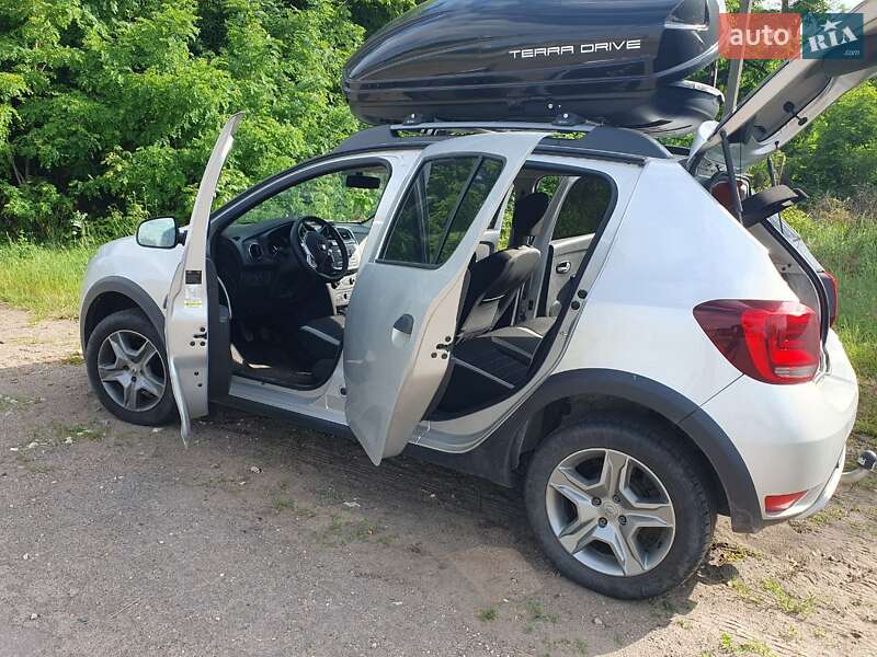 Хэтчбек Renault Sandero StepWay 2018 в Киеве