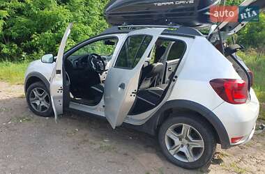 Хэтчбек Renault Sandero StepWay 2018 в 