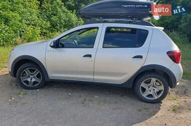 Хэтчбек Renault Sandero StepWay 2018 в 