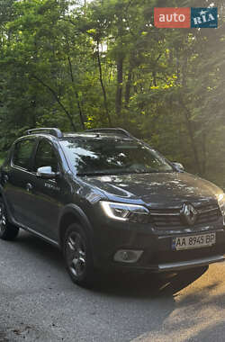 Хэтчбек Renault Sandero StepWay 2019 в 
