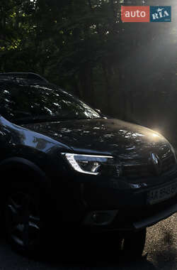 Хэтчбек Renault Sandero StepWay 2019 в 