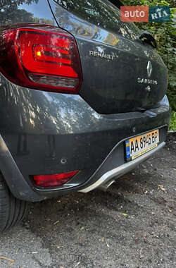 Хэтчбек Renault Sandero StepWay 2019 в 