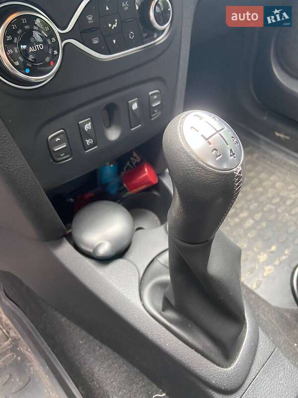 Хэтчбек Renault Sandero StepWay 2018 в Святопетровское фото 20 Хэтчбек Renault Sandero StepWay 2018 в Святопетровское