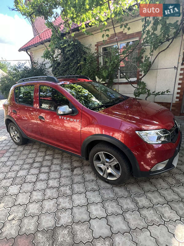 Внедорожник / Кроссовер Renault Sandero StepWay 2017 в Николаеве