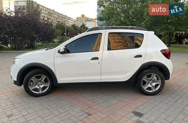 Хэтчбек Renault Sandero StepWay 2021 в 