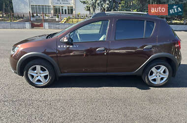 Хэтчбек Renault Sandero StepWay 2016 в 