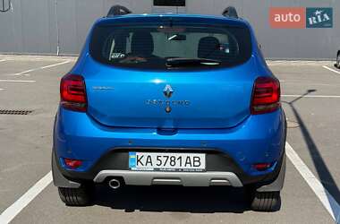 Хэтчбек Renault Sandero StepWay 2019 в 