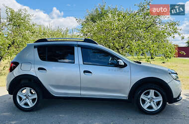 Внедорожник / Кроссовер Renault Sandero StepWay 2015 в 
