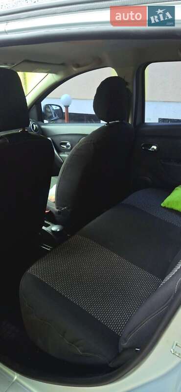 Позашляховик / Кросовер Renault Sandero StepWay 2015 в Умані фото 6 Позашляховик / Кросовер Renault Sandero StepWay 2015 в Умані