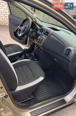 Хэтчбек Renault Sandero StepWay 2019 в 