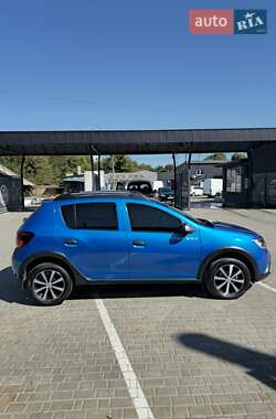 Хэтчбек Renault Sandero StepWay 2019 в 