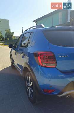 Хэтчбек Renault Sandero StepWay 2019 в 