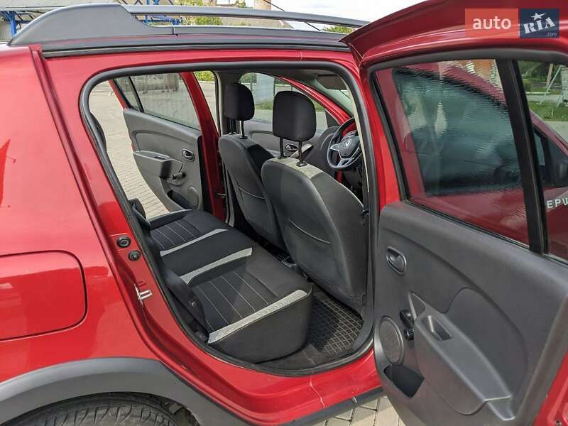 Позашляховик / Кросовер Renault Sandero StepWay 2017 в Мукачевому